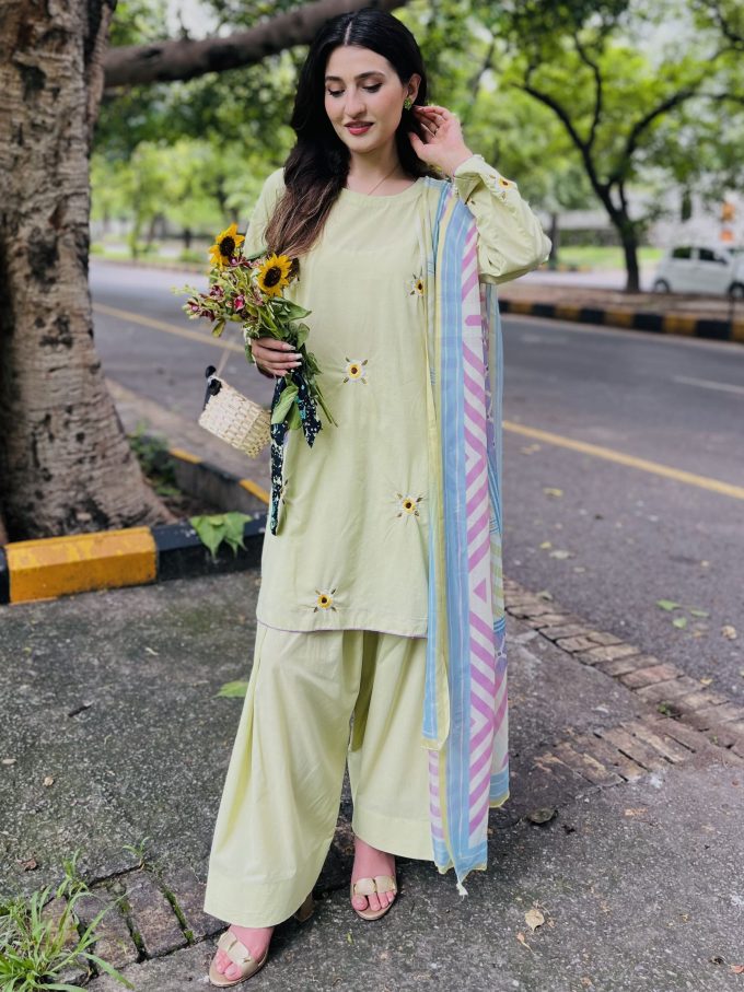 Sooraj Mukhi - Lawn Luxury Women Dress in Light Green – Elegance Redefined